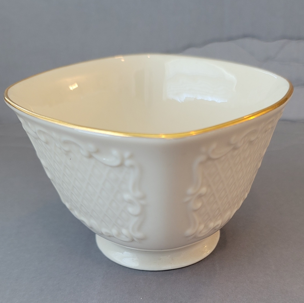 Lenox small bowl candy dish with gold 4.5x4x3